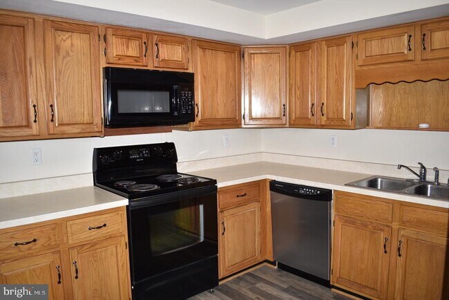Foto del edificio - 8278 Waterside Ct