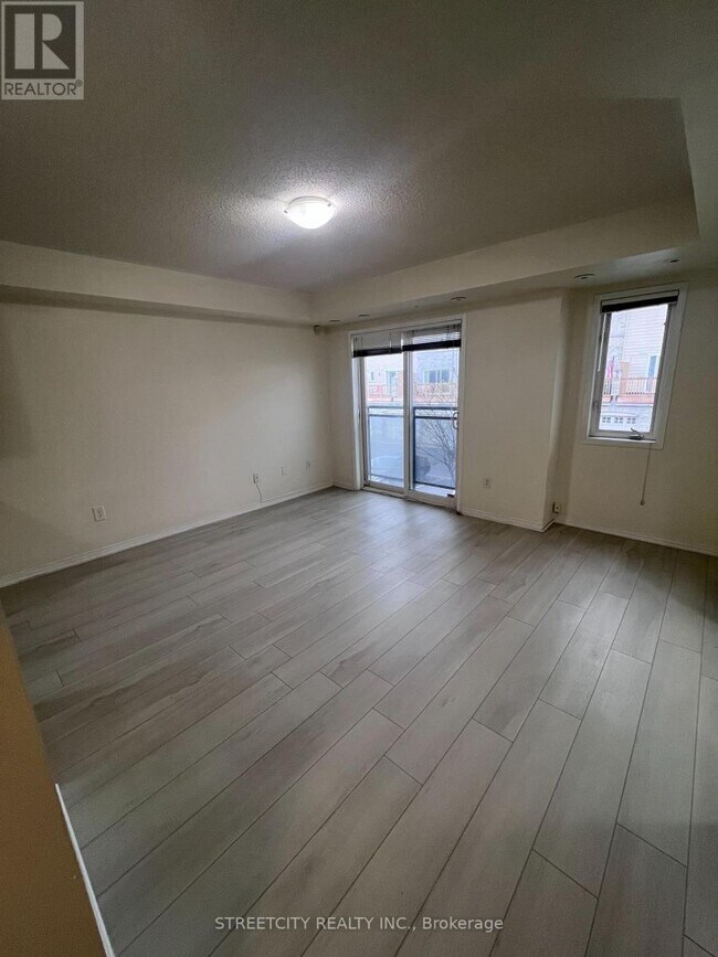Building Photo - 4975 Southampton Dr