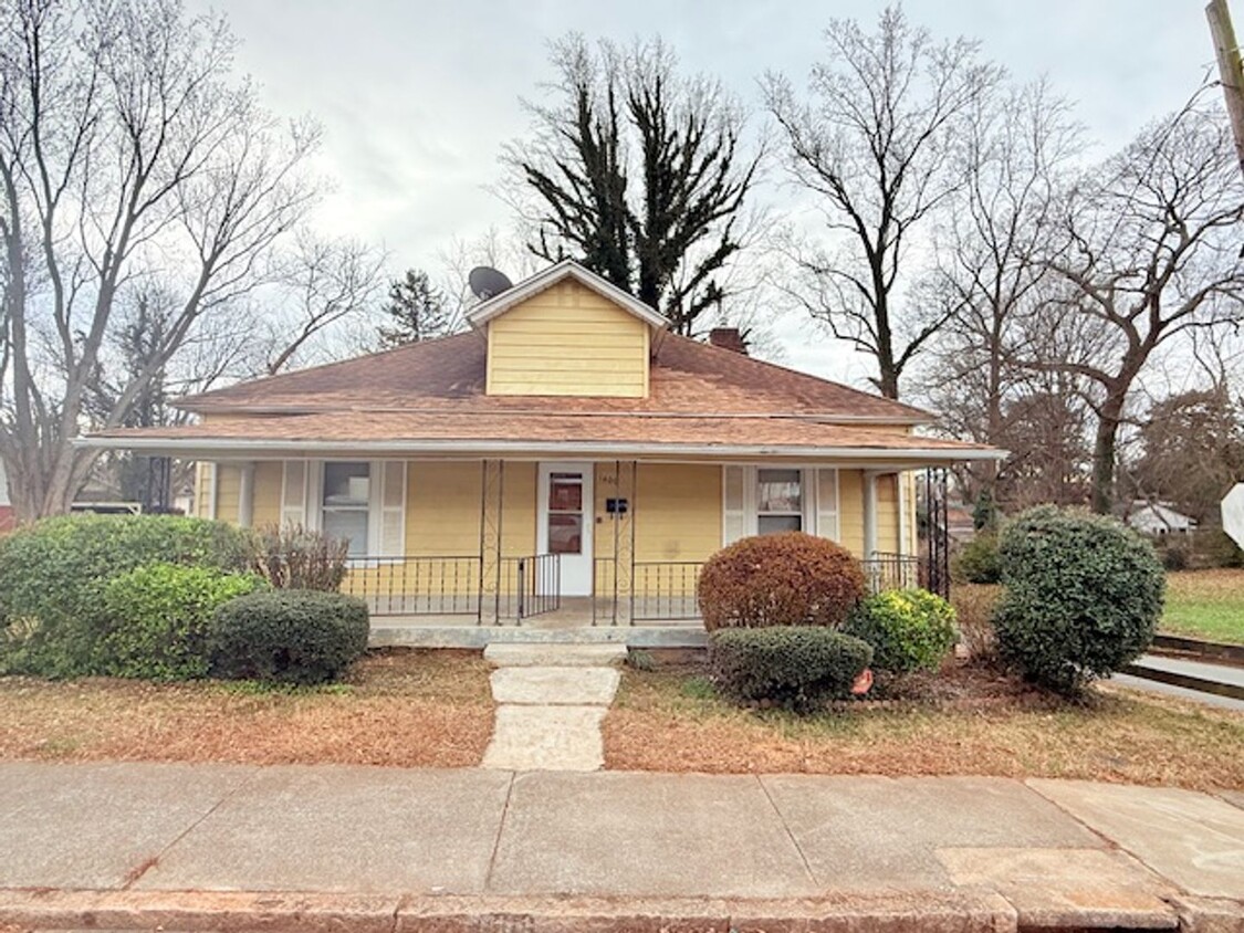 Primary Photo - 3 bed in Winston-Salem