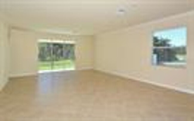 Foto del edificio - 4 bedroom, 3 bath, 2-car Garage