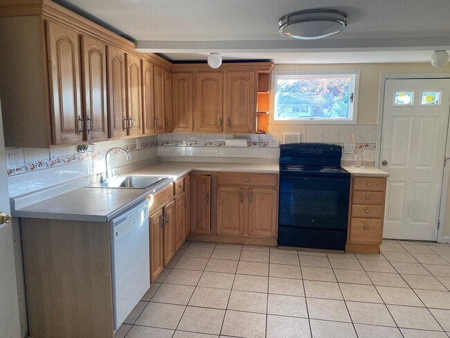 Building Photo - 14 Lantern St