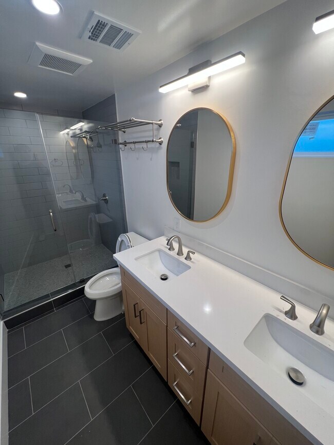 Foto del edificio - 847 N Ridgewood Pl