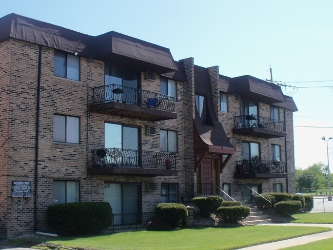 Primary Photo - 1617 Memorial Dr