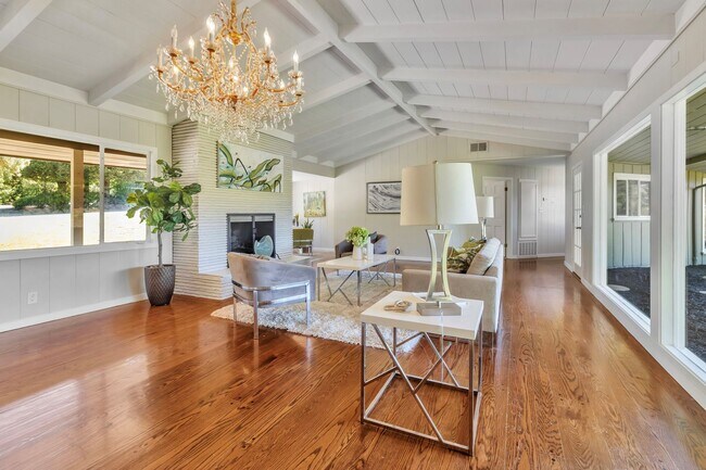 Foto del edificio - Welcome to Refined Country Living in Los G...