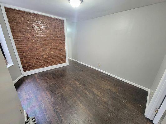 Foto del edificio - 3 bedroom in BRONX NY 10457