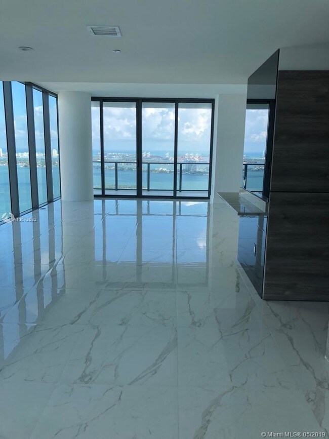 Foto del edificio - 650 NE 32nd St