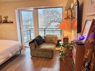 Foto del edificio - 2407 W Eastwood Ave