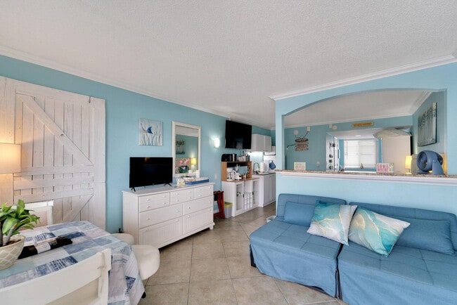 Building Photo - 445 S Gulfview Blvd