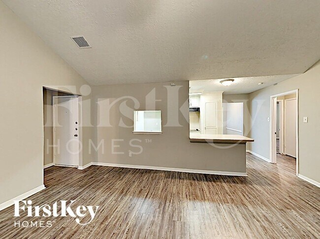 Foto del edificio - 7123 Foxmar Ln