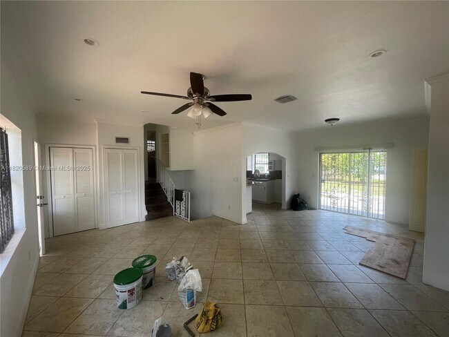 Foto del edificio - 1401 NW 198th St