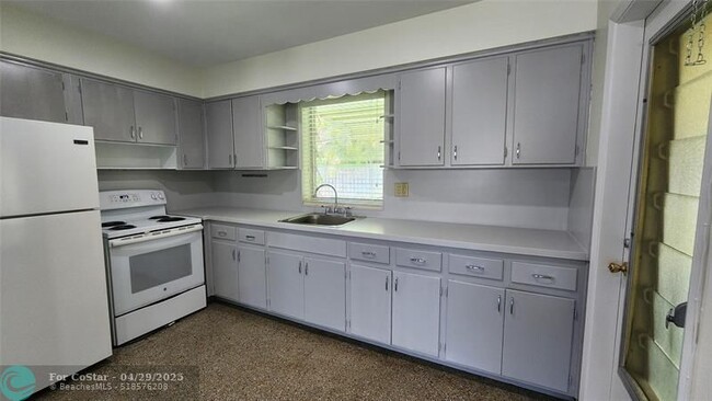 Foto del edificio - 2707 NE 32nd St