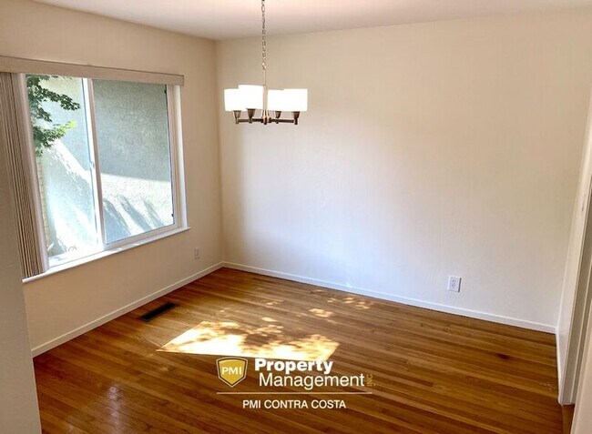 Building Photo - 49 Nead Pl