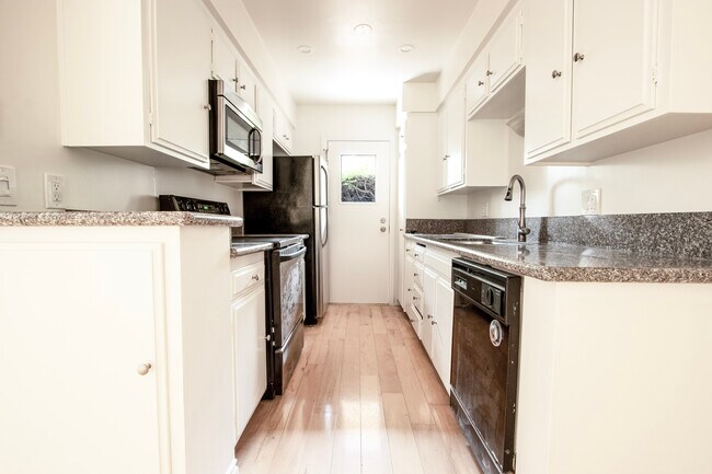 Foto del edificio - 7607 Saint Bernard St