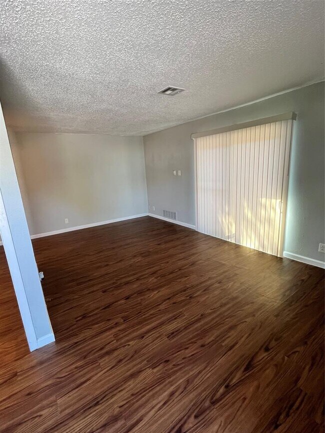 Foto del edificio - 4906 West Gate Blvd