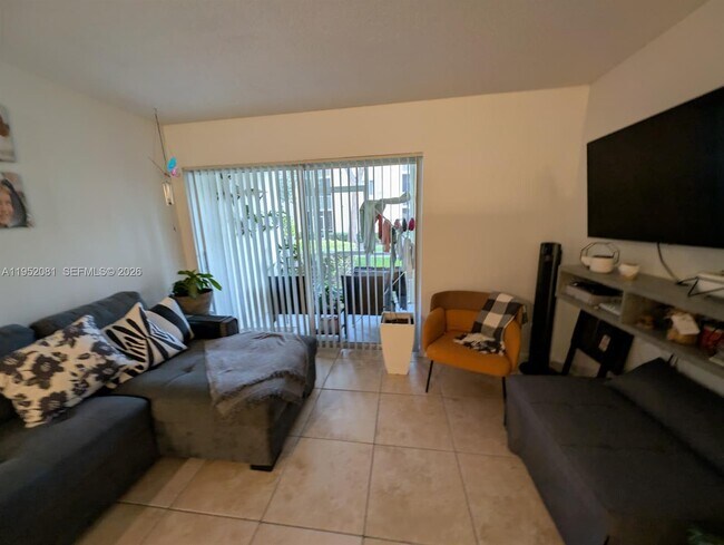 Foto del edificio - 430 S Park Rd