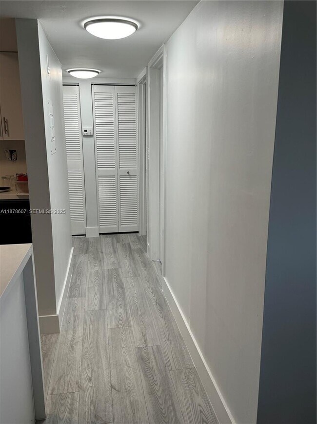 Foto del edificio - 3720 N Pine Island Rd