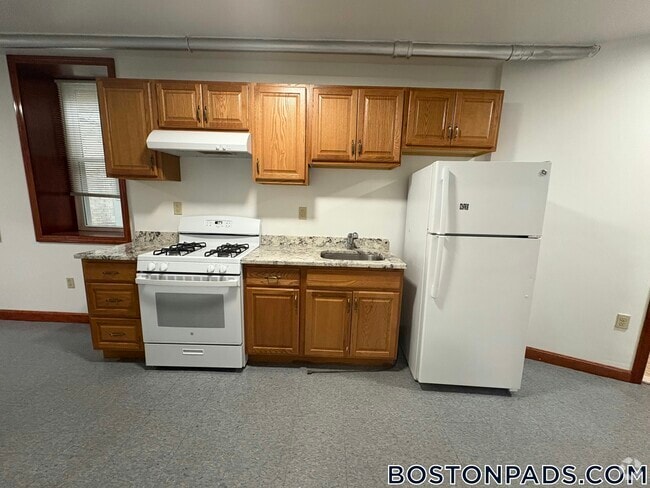 Building Photo - 143 Park Dr
