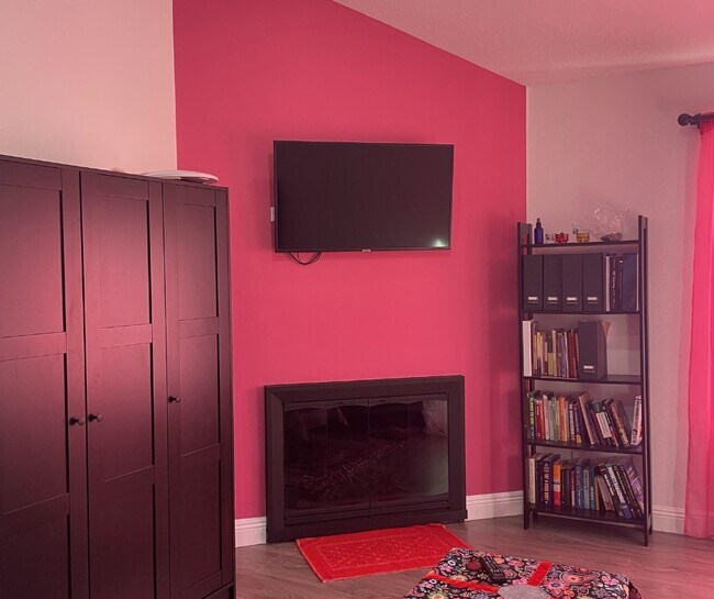 Foto del edificio - 4772 Tiara Dr