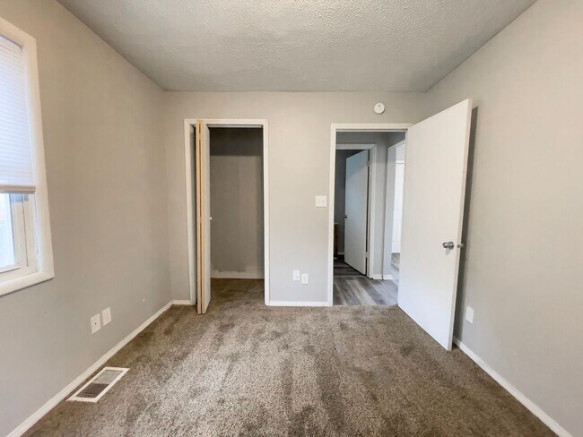 Foto del edificio - 1623 E 20th St
