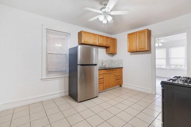 Foto del edificio - 2450 S Whipple St