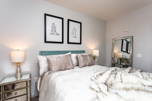1BR, 1BA - 712 SF - The Grant - Broadway Station - 1 MONTH FREE