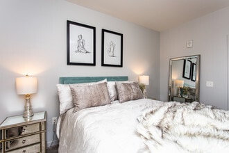 1BR, 1BA - 712 SF - The Grant - Broadway Station - 1 MONTH FREE