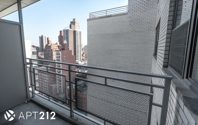 Foto del edificio - 305 East 86th St