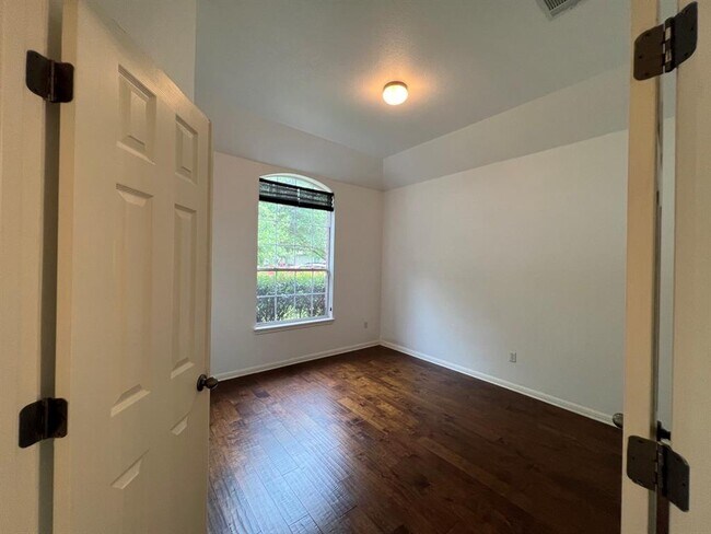 Foto del edificio - 12500 Palfrey Dr