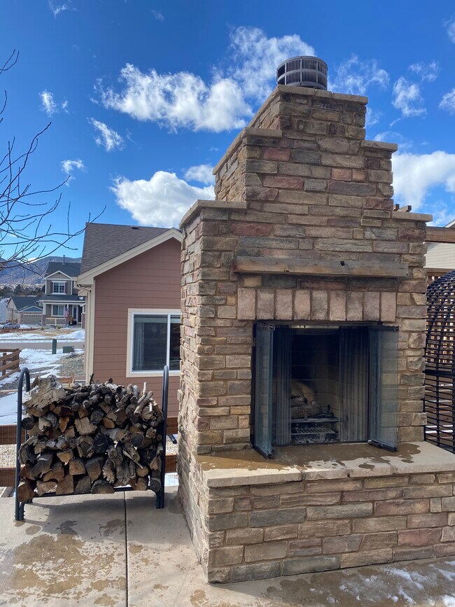 Outdoor fireplace - 17588 Lake Overlook Ct