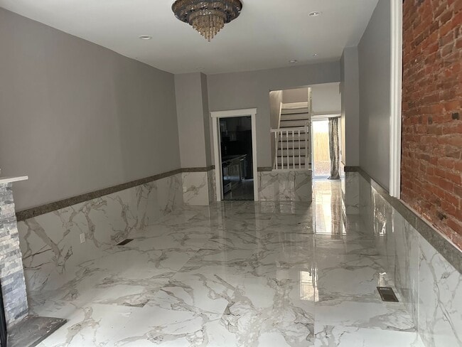 Building Photo - 311 Gaskill St