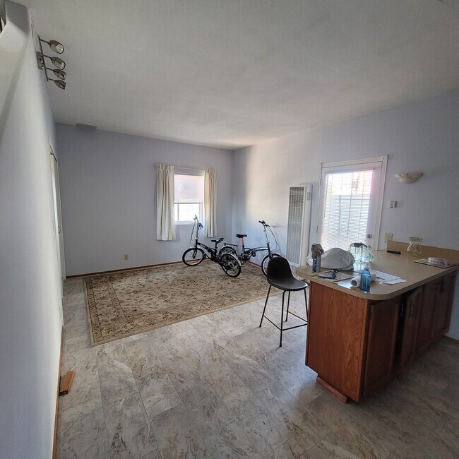 Foto del edificio - 7842 Barton Dr