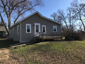 Building Photo - 721 N Greenview Ave