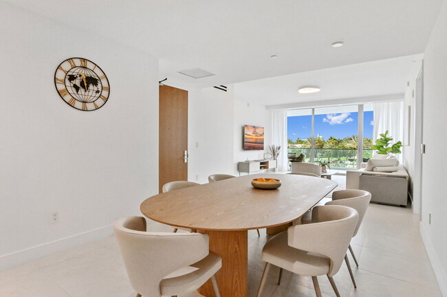 Foto del edificio - 10203 Collins Ave