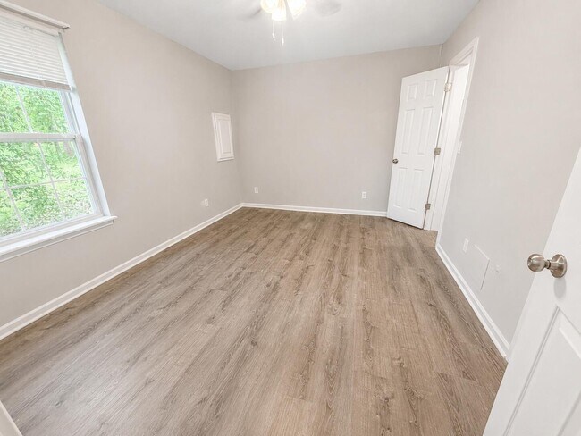 Building Photo - 1318 Valley Creek Ln