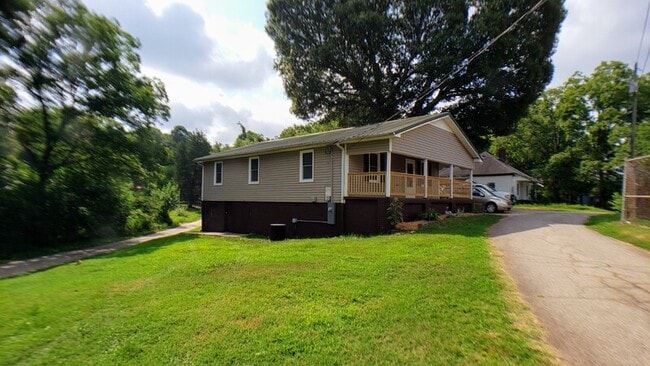 Building Photo - 111 Forest Ln