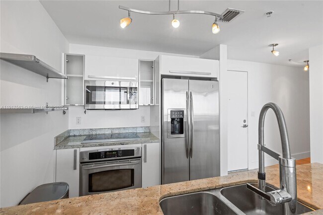 Foto del edificio - 601 NE 36th St