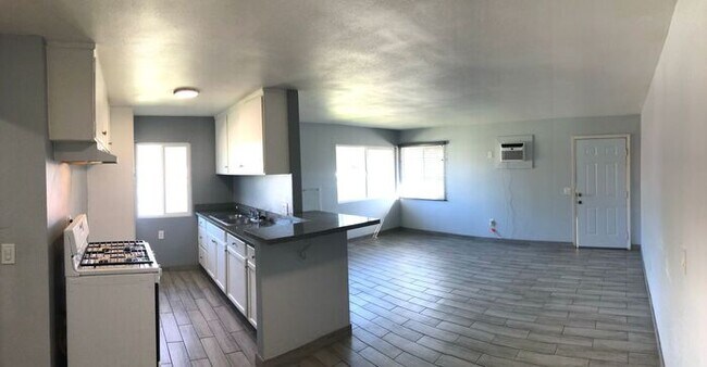Building Photo - Newly updated - 2 Bedroom and 1 Bathroom h...