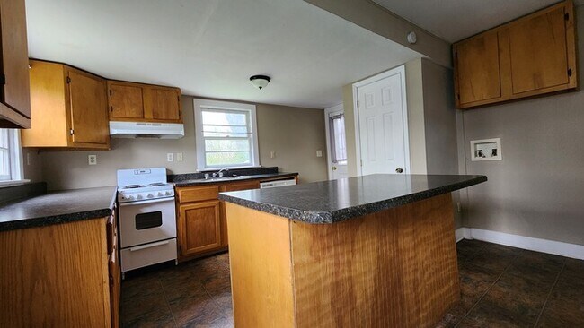 Foto del edificio - Four bedroom house for rent