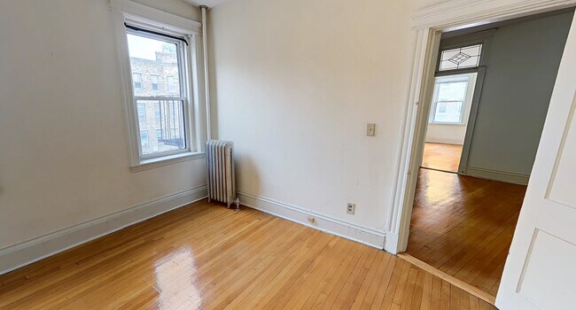 Building Photo - 112 Queensberry St