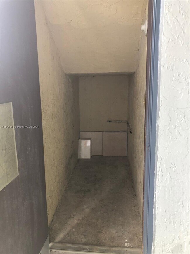 Foto del edificio - 16531 Blatt Blvd