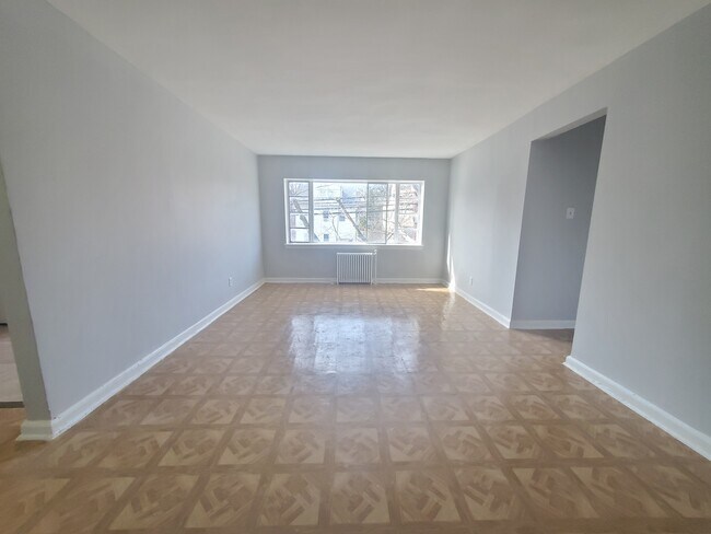 Building Photo - 702 Sanford Ave