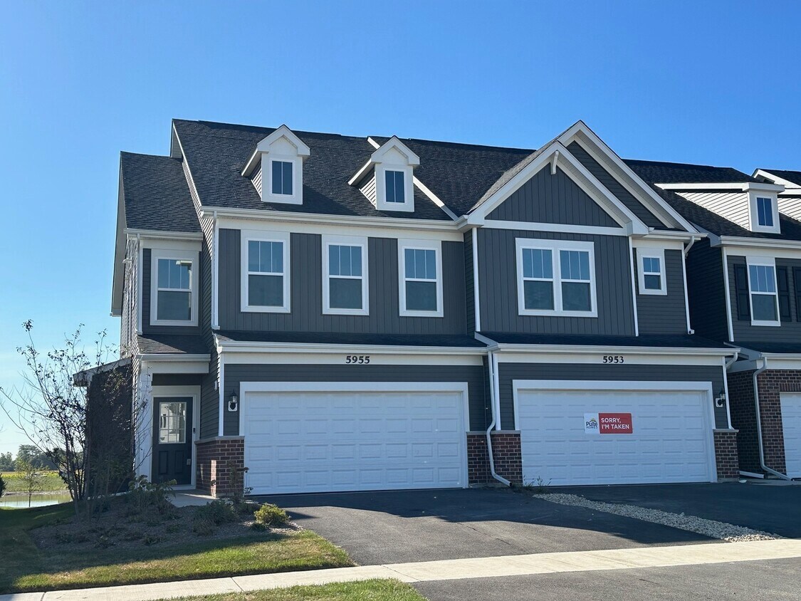Primary Photo - 5955 Hawkweed Dr
