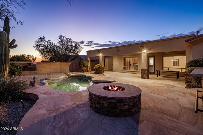 Building Photo - 10805 E Gelding Dr