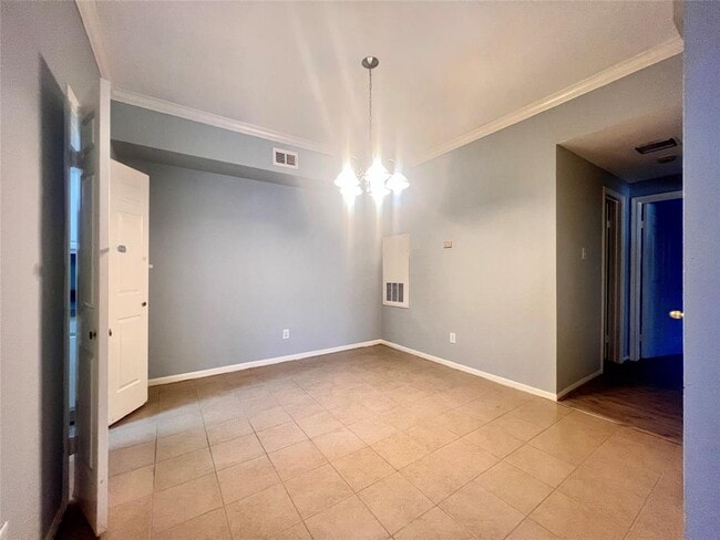 Building Photo - 2255 Braeswood Park Dr