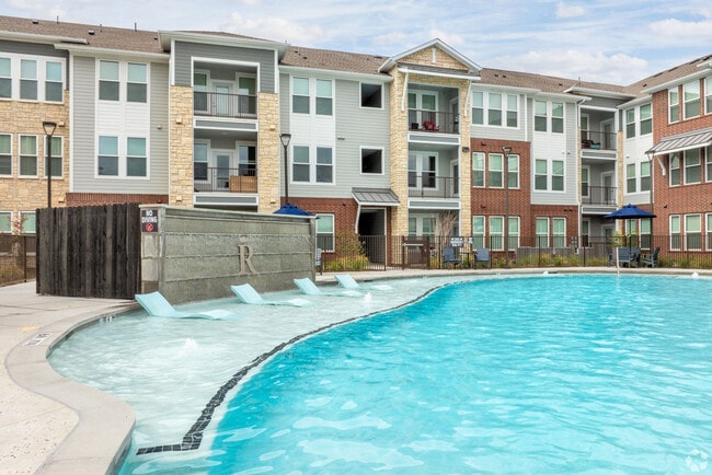 Building Photo - Royalton at Creeks of Legacy