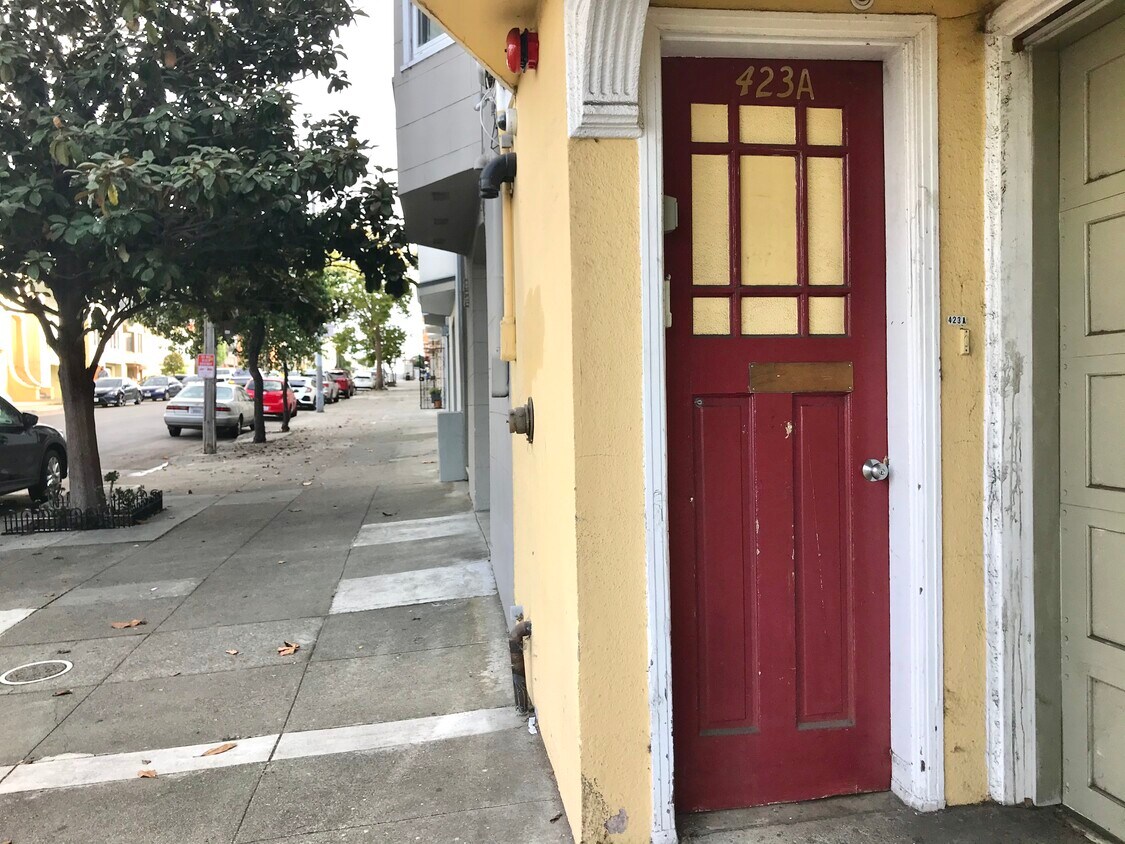 Primary Photo - 423 33rd Ave