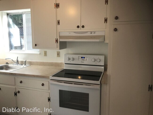 Building Photo - 1331 Ulfinian Way