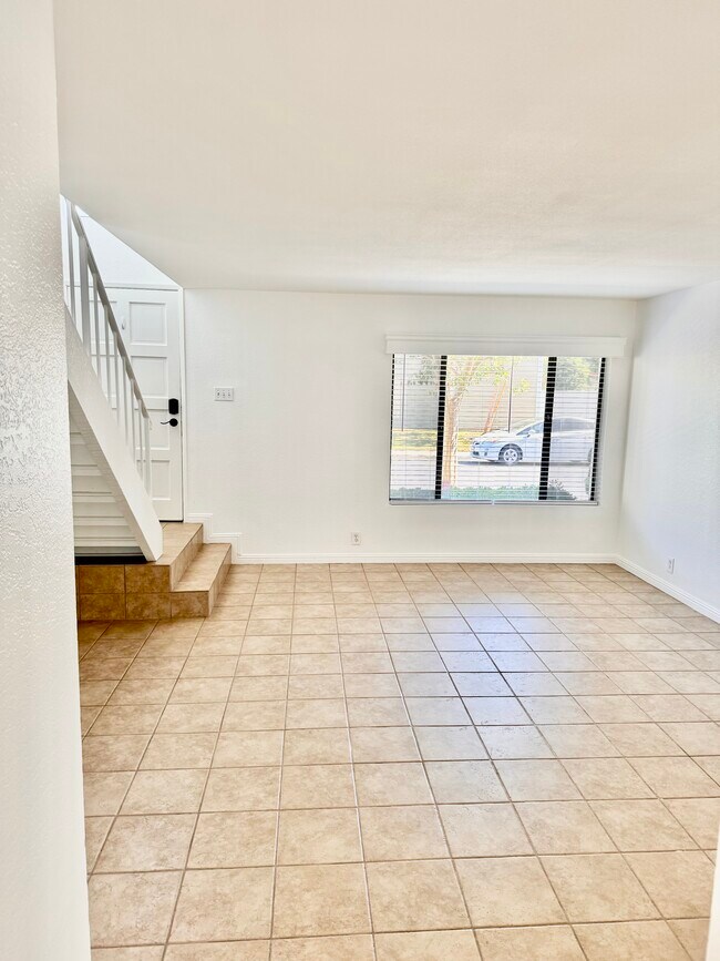 Foto del edificio - 700 W Walnut Ave