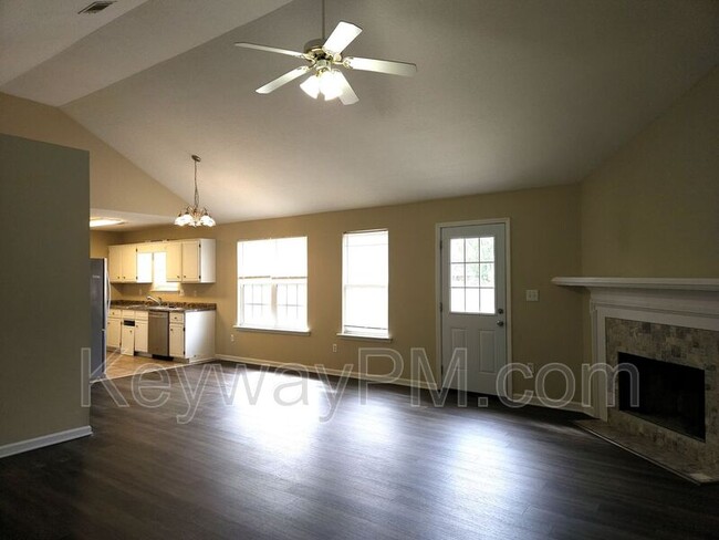 Building Photo - 221 Taylor Cir
