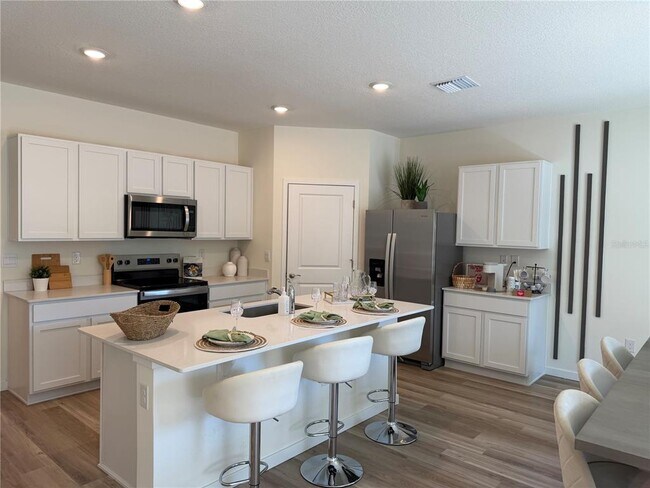 Building Photo - 5326 SW 52nd Ct